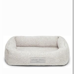 NWT Barefoot Dreams CozyChic Pet Bed, medium, Pearl/Silver